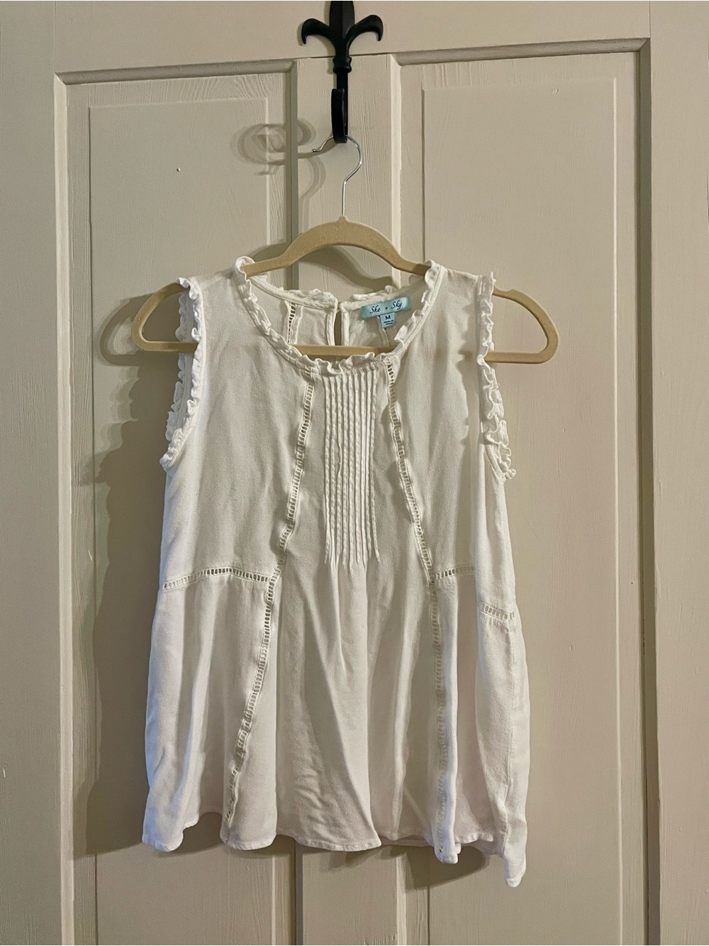 She+Sky lightweight sleeveless blouse